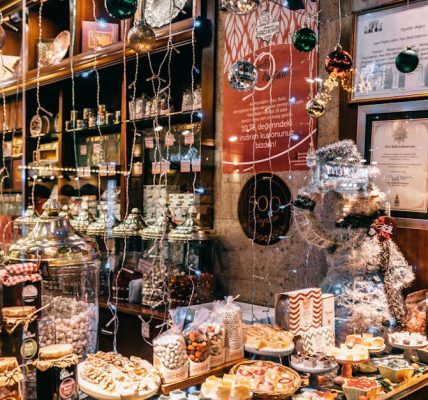 découvrez un paradis sucré avec une sélection de confiseries et de friandises irrésistibles dans notre candy shop en ligne. des bonbons colorés, des chocolats délicieux et bien plus encore vous attendent pour satisfaire vos envies gourmandes.