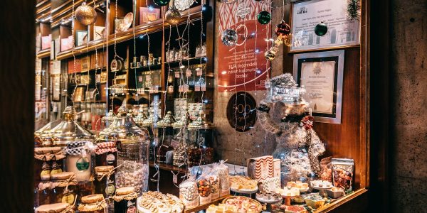 découvrez un paradis sucré avec une sélection de confiseries et de friandises irrésistibles dans notre candy shop en ligne. des bonbons colorés, des chocolats délicieux et bien plus encore vous attendent pour satisfaire vos envies gourmandes.