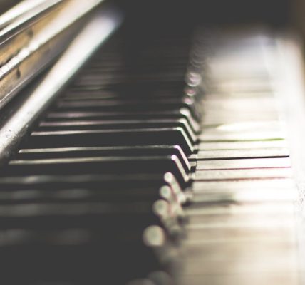 découvrez les meilleures chansons et musiques du moment avec des paroles, des artistes, et des vidéos sur la plateforme de musique en ligne.