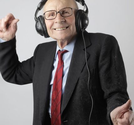 découvrez tout sur la chanson et l'univers musical grâce à des articles, des critiques et des actualités sur song.