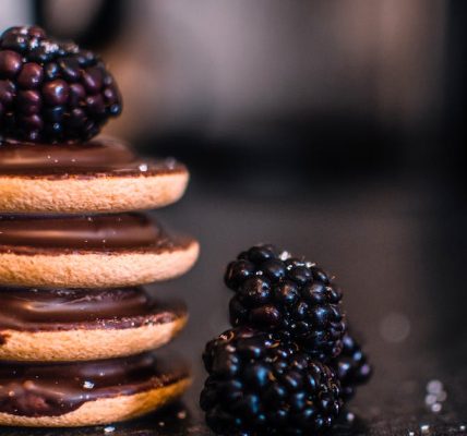 découvrez l'univers gourmand du chocolat avec notre sélection de confiseries, tablettes et créations artisanales. profitez de saveurs intenses et de plaisirs sucrés avec notre collection de chocolats fins.