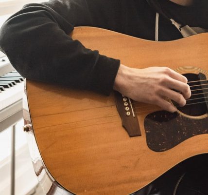 découvrez des chansons, des paroles et des artistes incroyables sur notre plateforme de streaming musical.