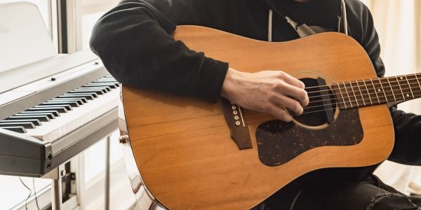 découvrez des chansons, paroles et mélodies à travers une variété de genres musicaux avec notre collection de chansons.