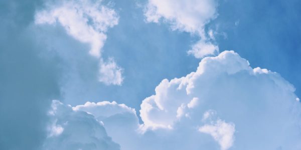 découvrez notre irrésistible oeuf spatial en chocolat blanc, une délicieuse alliance de saveurs pour pâques.